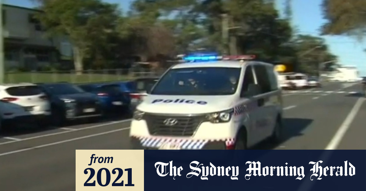 Video Gold Coast school in lockdown